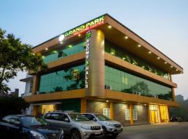 GH Grand Park, hotel en Angamaly