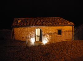 Luna - Aragon home holiday, casă de vacanță din Montalbano Elicona