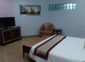 AUG Best Mega Hotel, hotel u gradu Shogunle
