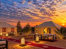 In merzouga Luxury camp, hotel a Merzouga