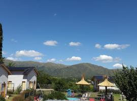 Altos del Pucara Piscina Climatizada vista a las sierras juegos Huerta Orgánica, Hotel in Huerta Grande