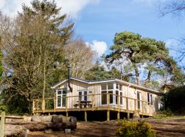 The Retreat, Unique property located in calming woodland surroundings, Close to Aldeburgh and Thorpeness, Hotel in Leiston