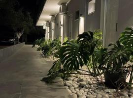 Camping Corali & Apartments, ξενοδοχείο στα Ριζά