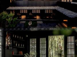 LiJiang Old Town Bamboo Pavilion, Free Coffee ,Free Airport or High Speed Rail Pick-Up for 3-Nights, hotel i Lijiang