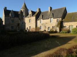 Manoir de Kerguéréon, hôtel à Ploubezre
