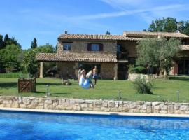 Suite de l'olivier au Mas au Coeur de la Provence &SPA, hotel z jacuzziji v mestu Saint-Cannat