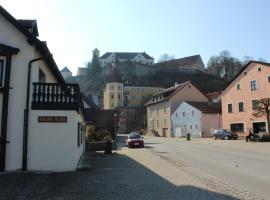 Gasthaus Schlossblick, cheap hotel in Treuchtlingen