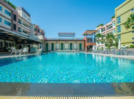 Jasmine Resort Hotel and Serviced Apartment, basseiniga hotell sihtkohas Si Racha