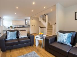 Finchley Central Luxury 3 bed triplex loft style apartment, luxury hotel in Hendon
