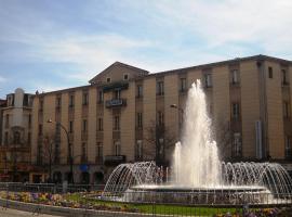 Hôtel du Commerce, отель в Мийо