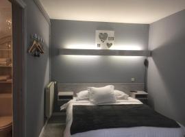 Hostellerie Du Grand Cerf, hotel v destinaci Neufchatel-en-Bray