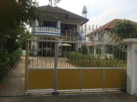 Home Baan Chiang Mai, casa de hóspedes em Chiang Mai