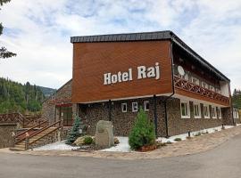 Hotel Raj, hotel v Dedinkách