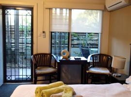 Bali Studio, serviced apartment in Darwin