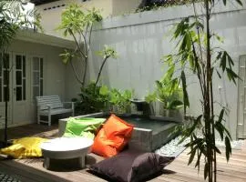 The Patio Yogya – hotel z jacuzzi 
