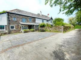 West Bowithick Holiday Cottages, hotel near Brown Willy, Launceston