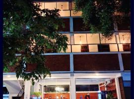 Unic Residence And Transit Hotel, hotel u gradu Katunayaka