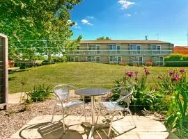 Bathurst Studio Apartments