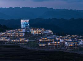 Zhangjiajie Fantasy Valley Resort Customized travel itineraries free shuttle service to the North and West Gates of the National Forest Park, and complimentary traditional ethnic costume try-on, hotel sa Zhangjiajie