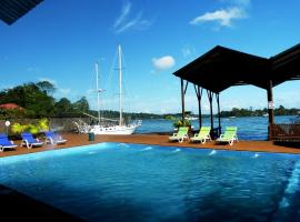 Mar Marine Yacht Club, hotel v destinaci Rio Dulce