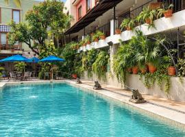 Casa Lotería Sayulita - Family Boutique Hotel with Renovated Pool, Spacious Full Kitchen Suites, Restaurant, Rooftop Yoga & Free Parking - 3 min to Beach, hotel en Sayulita