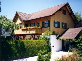 Ferienwohnung Steinbauer, cheap hotel in Opfenbach