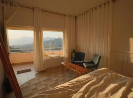 Ecstacy Stays & Cafe Mukteshwar by THHPSOCIETY , Mountain View Retreat, hotel sa Mukteswar