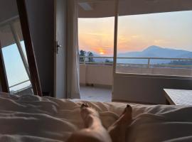 Ecstacy Stays & Cafe Mukteshwar by THHPSOCIETY , Mountain View Retreat, ξενοδοχείο σε Mukteswar