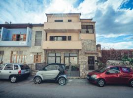 Ivica Apartments, hotel malapit sa Blue Lake, Imotski