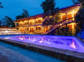 Hotel Tres Banderas – hotel w mieście Manuel Antonio