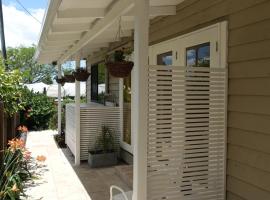 Winston Cottage, B&B in Palmwoods