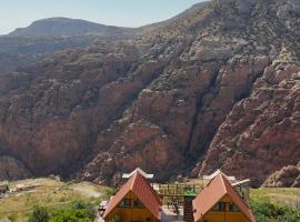 Dana luxury huts-Eco lodge – hotel w mieście Dana