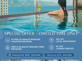 Sofiana My Khe Hotel & Spa - Rooftop Pool Bar- Free 01 Draught Beer and 20-minute Spa per Room, hotel a Da Nang