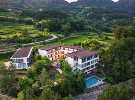 장자제에 위치한 호텔 Zhangjiajie Peak&Cloud Retreat-signature coffee-Buffet breakfast-English support-Close to both the East Gate and the Central Gate