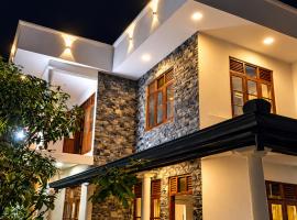 Crystal Pearl Villa, Weligama - 3min to beach, hotel i Weligama