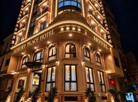 Luxury Place Hotel, hotel di Hanoi