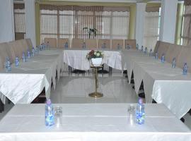 Hadmes Hotel, Hotel in Moglē