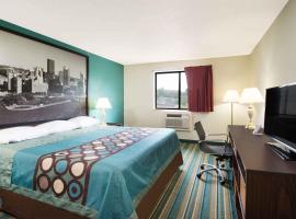 Super 8 by Wyndham Pittsburgh PA Airport-University Area, hotel di Moon Township