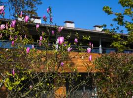 Apartamentos Casona de la Paca, family hotel in Cudillero