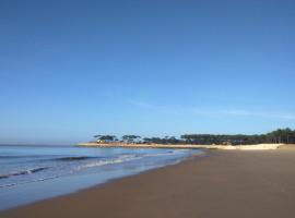 Camping Le Repos, glamping site in Saint-Palais-sur-Mer