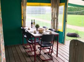 Recreational Farm Camping de Kreitsberg, luxury tent in Zeeland