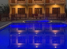 Hotel Vista Chitwan, מלון בסאורהה