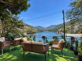Joeys by the Lakeside, Bhimtal, hotel u gradu Bhimtal
