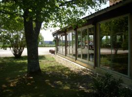 Hôtel Restaurant CLOS d' ARSAC, hotel v destinaci Arsac