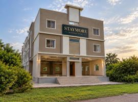 Staymore Business Hotel, מלון בKattupākkam