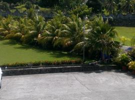 Paradise Beach Hotel, hotel in Kingstown