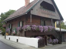 Reginas Ferienhäuschen, hotel near Peter Rosegger Museum, Krieglach