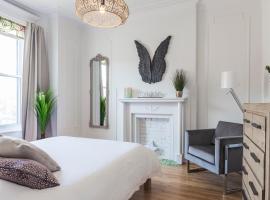 MTLVacationRentals -The Chic Laurier, hotel v Montrealu