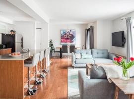 Suite Mont-Royal by MTLVacationRentals, khách sạn gần Mont Royal Avenue, Montréal