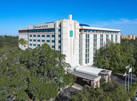 Embassy Suites by Hilton Tampa USF Near Busch Gardens, hotel in Tampa